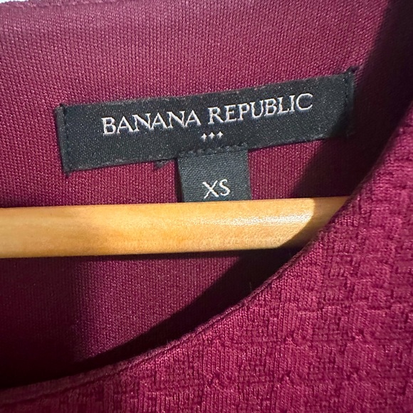 Banana Republic Maroon Women’s Houndstooth Bell Sleeve Crew Neck Dress Size XS - Picture 2 of 5